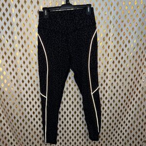 Reflective leopard gray athletic leggings size L